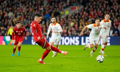 Sources: 27-yr-old opens door to Leeds transfer, his priority is revealed 