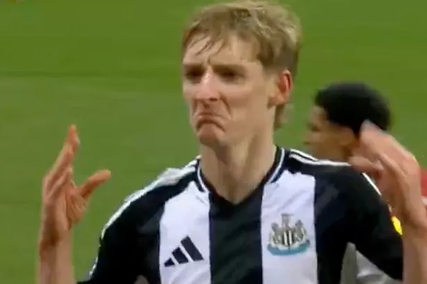 Newcastle vs Liverpool referee gives two reasons for sending off Anthony Gordon