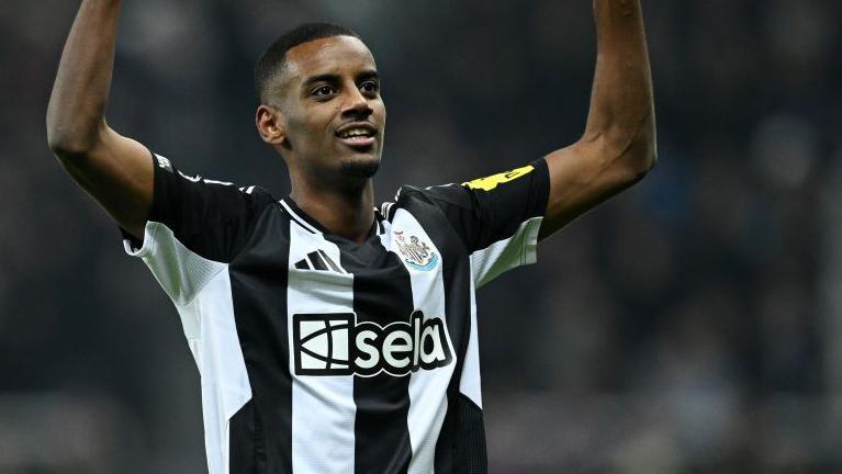 Eddie Howe’s Alexander Isak admission sparks fresh Newcastle questions