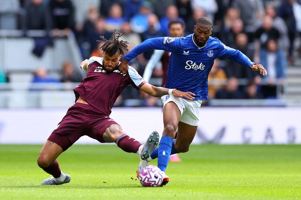 David Moyes has big Everton decision to make for Liverpool derby as injury doubt remains 
