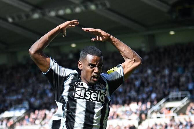 Newcastle discuss surprise Joelinton move after Anthony Gordon adds to Eddie Howe's problems 