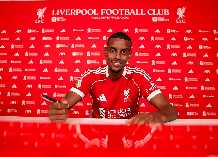 It's already clear what's about to happen to Hugo Ekitike after Alexander Isak's Liverpool debut - opinion 
