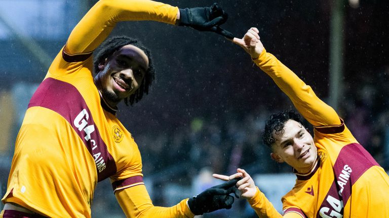 Arne Slot points out the real issue behind stoppage time debate 