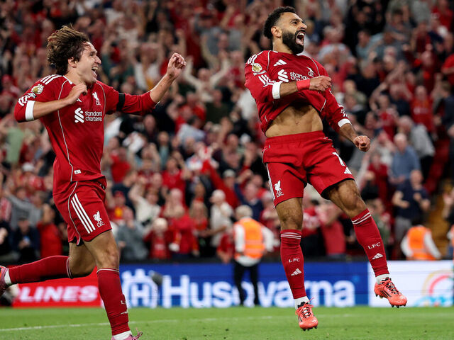 Arne Slot and Andy Robertson agree on Hugo Ekitike red card as Liverpool star embarrassed 