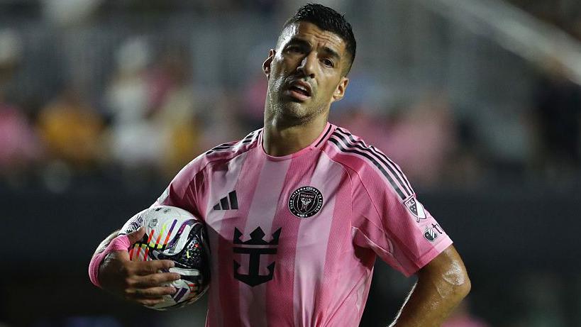 Luis Suarez issues official statement after “spitting” at rival coach