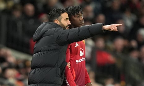 Sources: Mainoo is being ‘pushed out’ of Man United due to superstar teammate